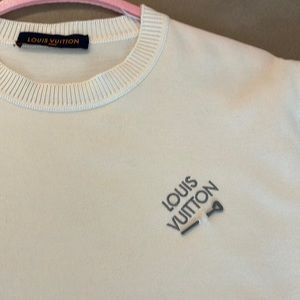 COPY - Men’s size M short sleeve signature shirt worn 5/6 times